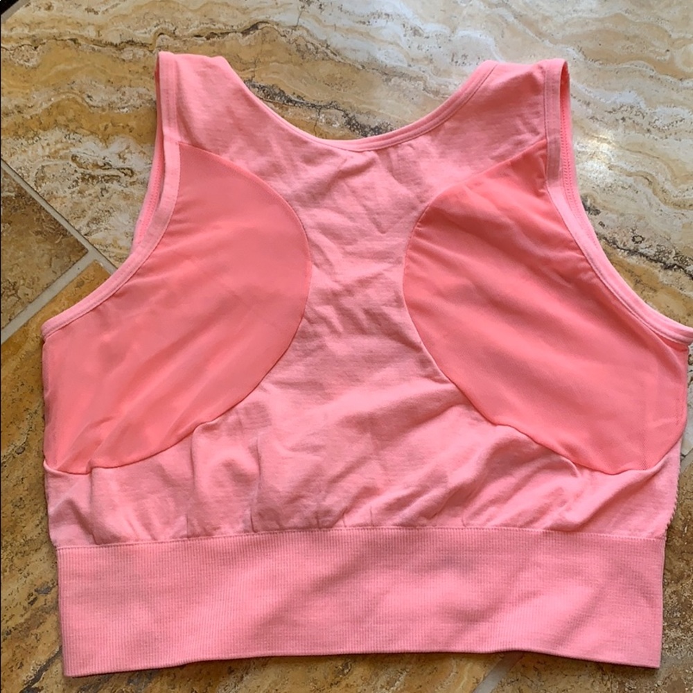 Peach stretchy workout tank/mesh back & ribbed hem